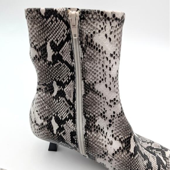 Abound Erinn Pointed Toe Heel Boot Women's Ivory Snake Size US8M EU38.5 - Picture 10 of 11